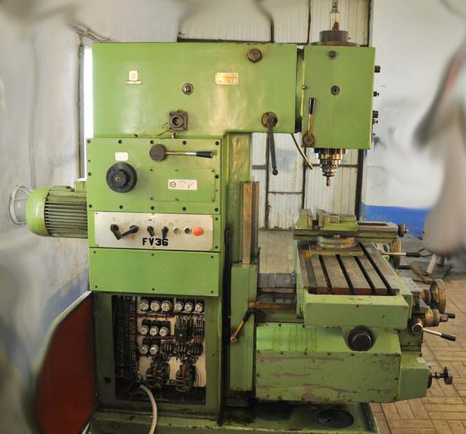 Верстат вертикальний фрезерный консольный FV-36